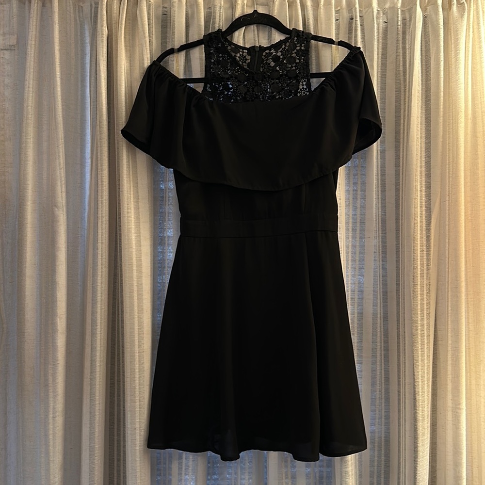 Black off the shoulder dress size small.